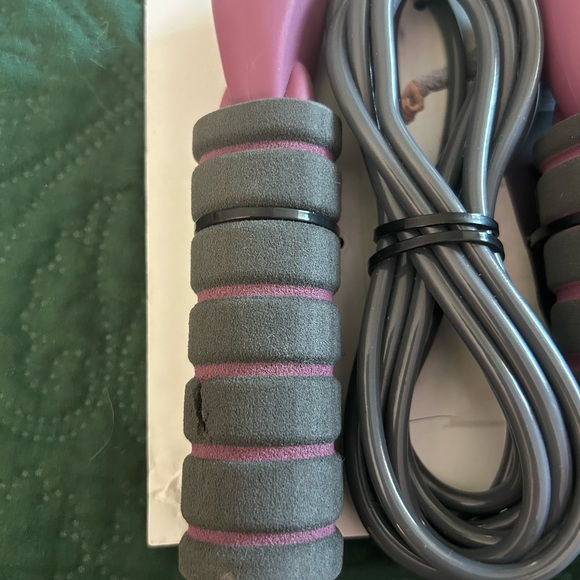 NWT Weighted Jump Rope - Picture 4 of 4